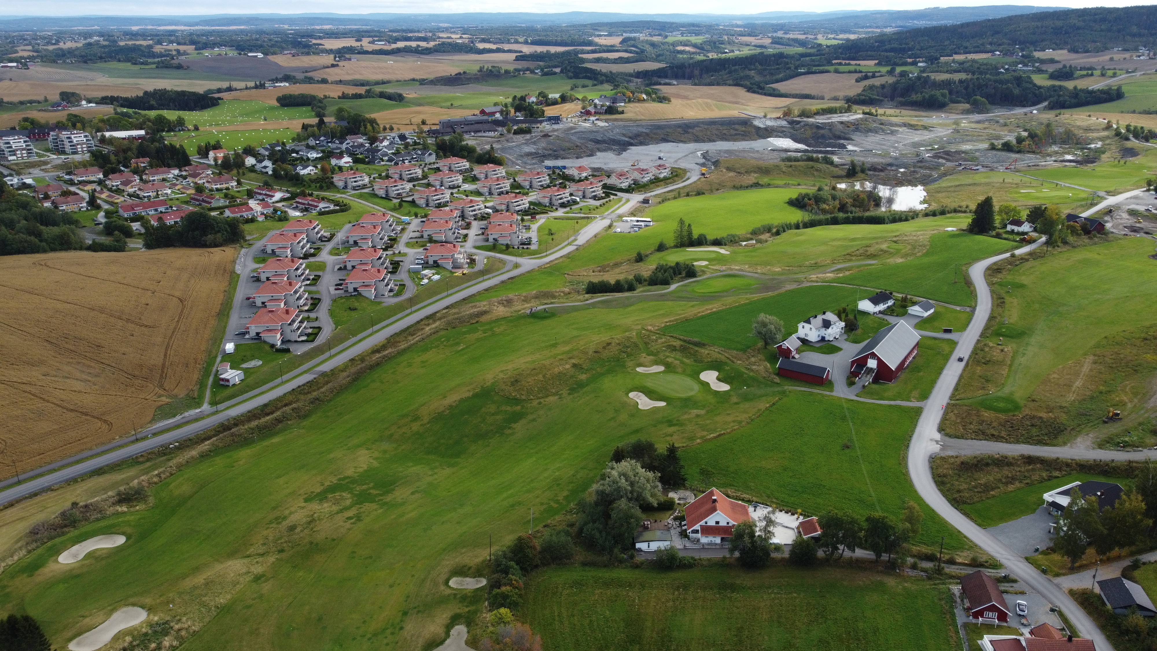 Skredgropa i Gjerdrum er ferdig sikret og området er tilrettelagt for framtidig bruk. Foto: NVE